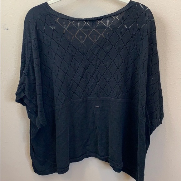 Cute Volcom black shirt - Picture 4 of 5